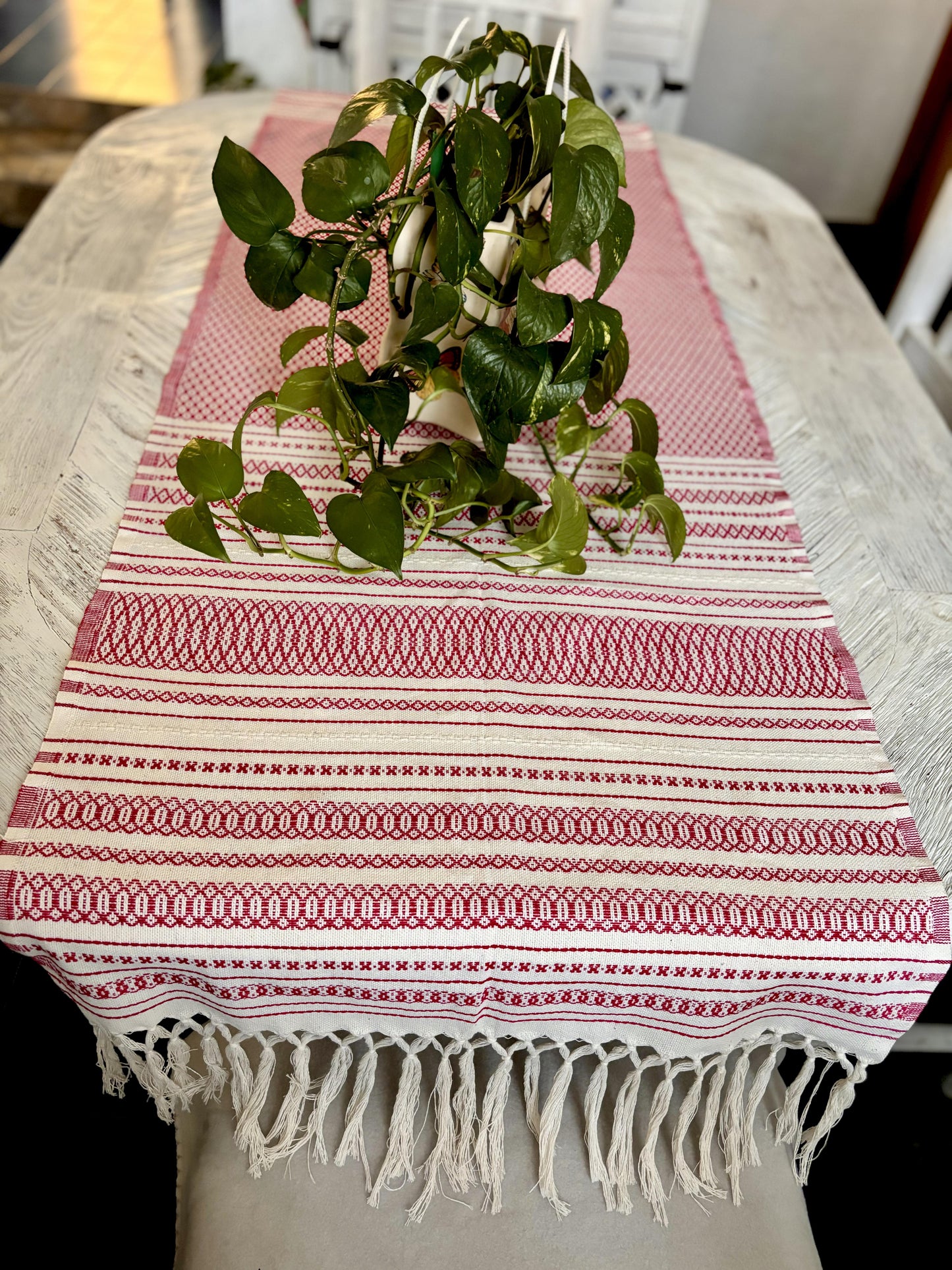 TABLE RUNNER - White and Red