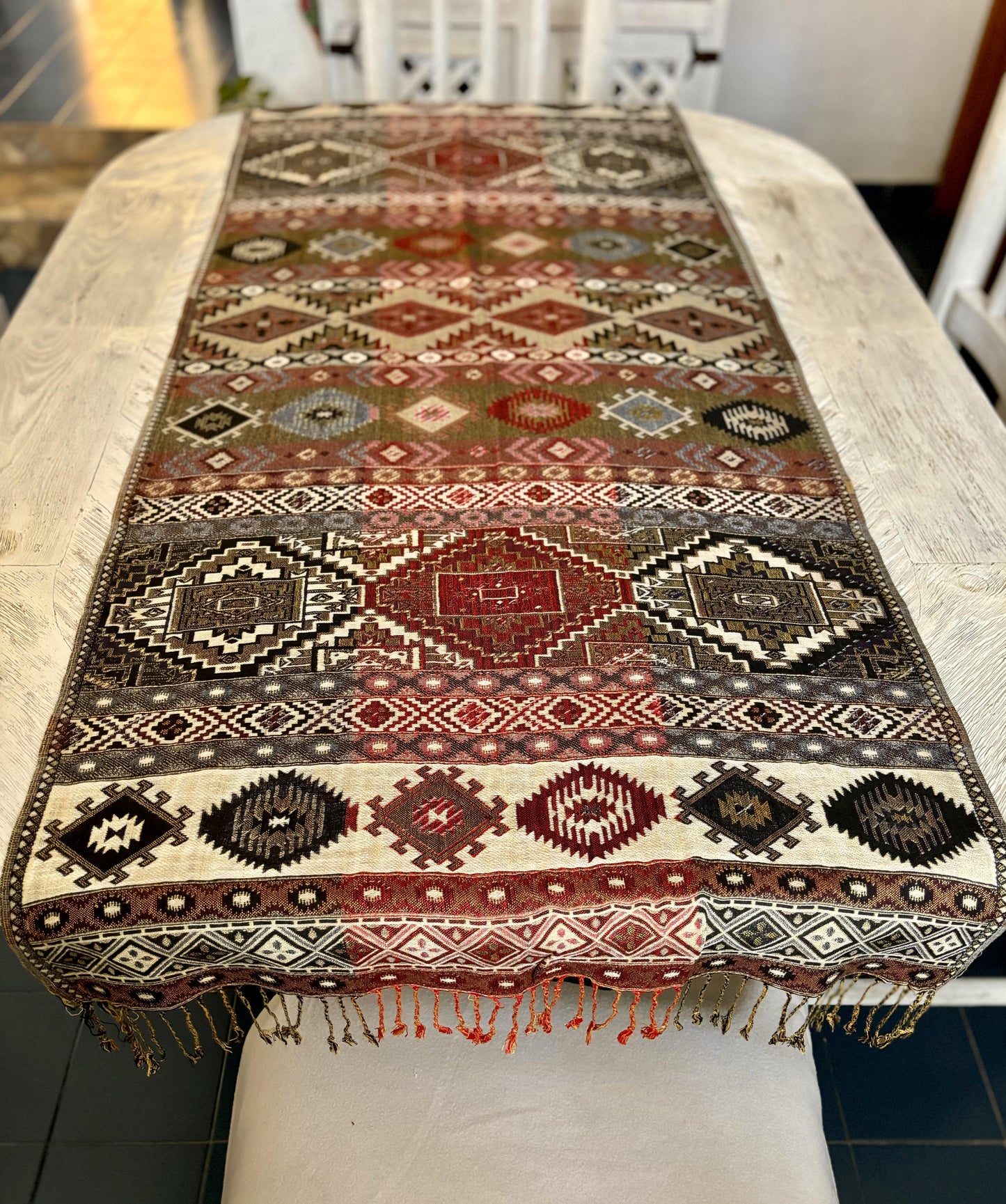 TABLE RUNNER - Diamonds - Dark Red/Green