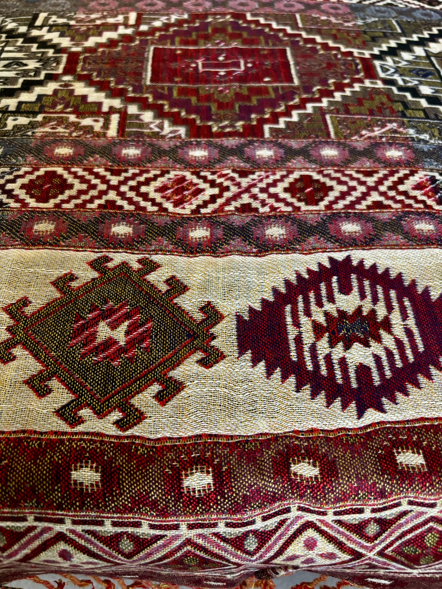 TABLE RUNNER - Diamonds - Dark Red/Green