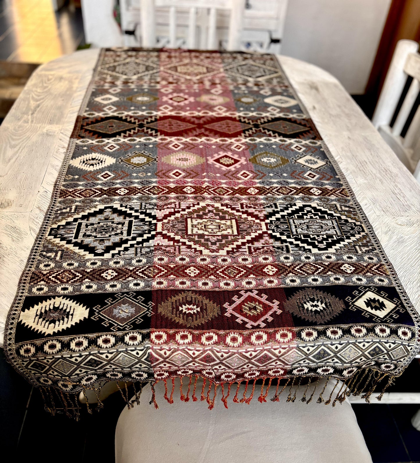 TABLE RUNNER - Diamonds - Dark Red/Green