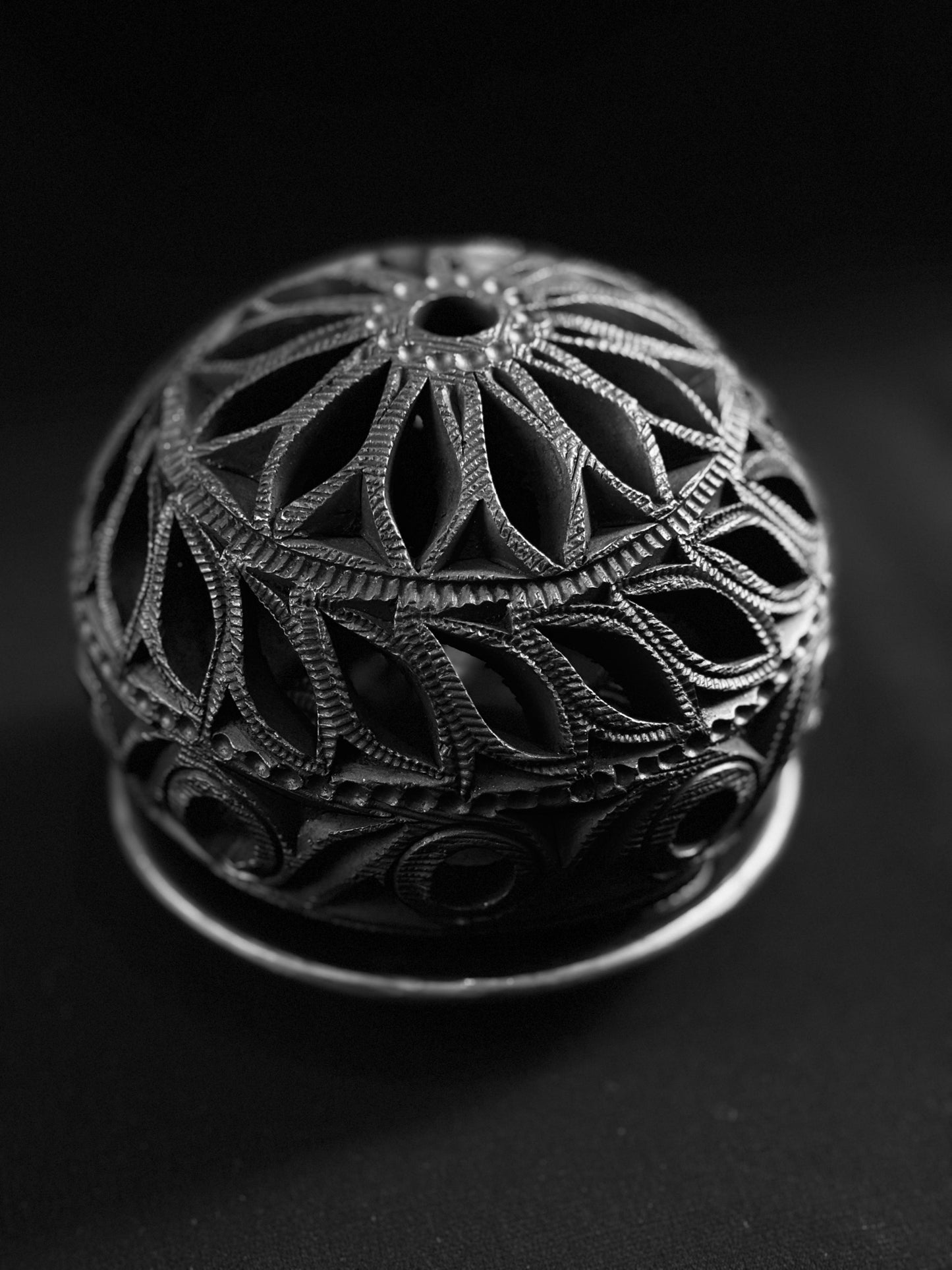 BLACK CLAY ART - Candle Sphere with plate