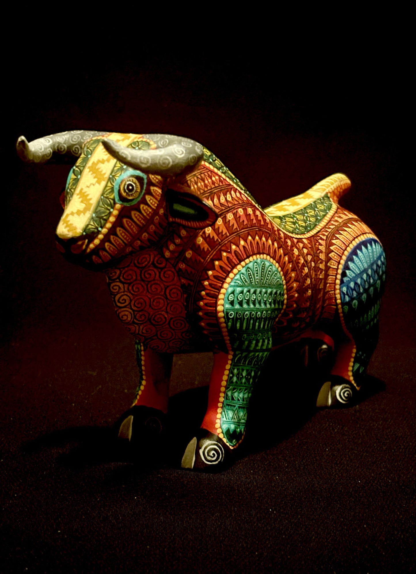 ALEBRIJE - Red and Blue Bull