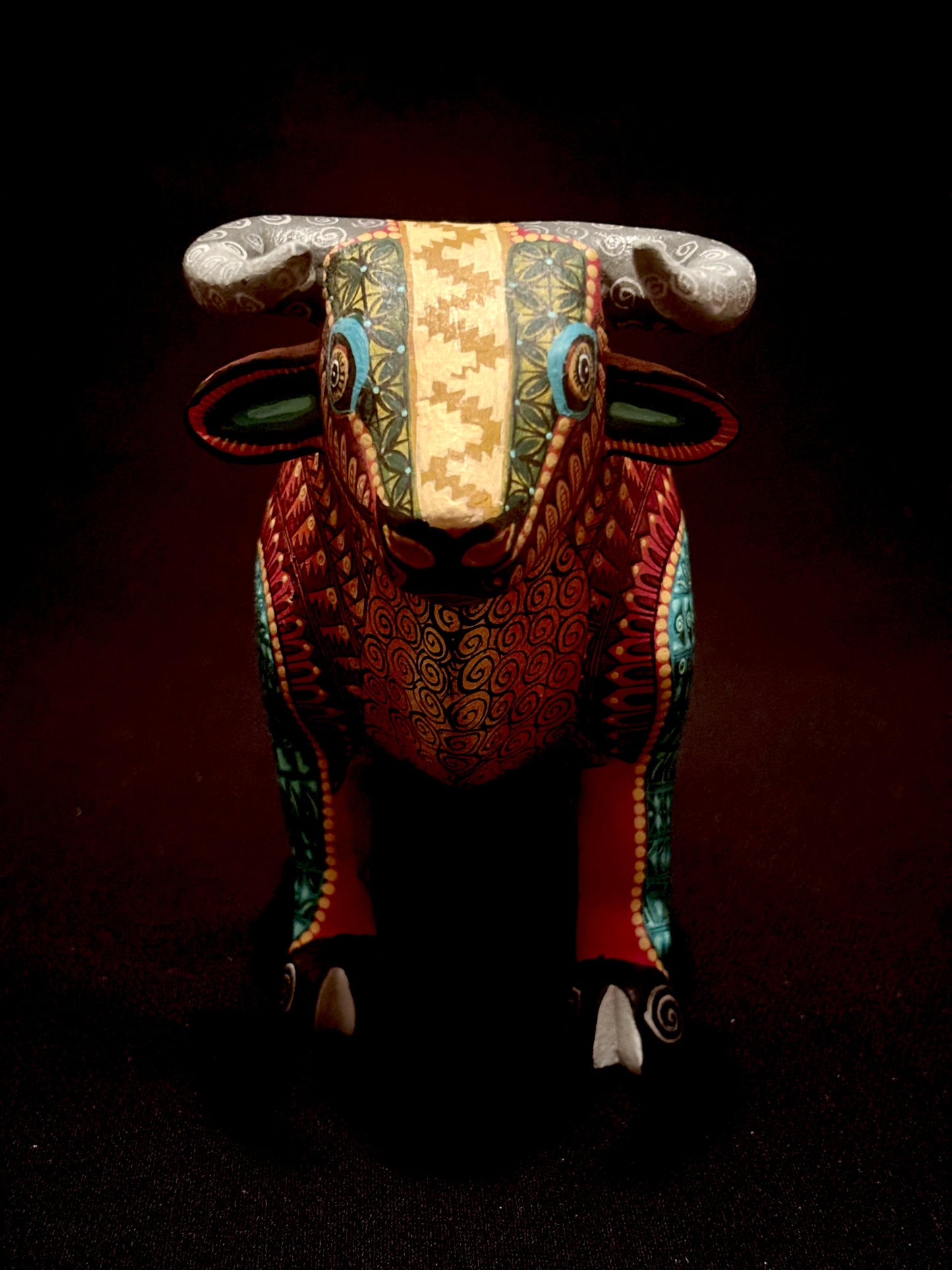 ALEBRIJE - Red and Blue Bull