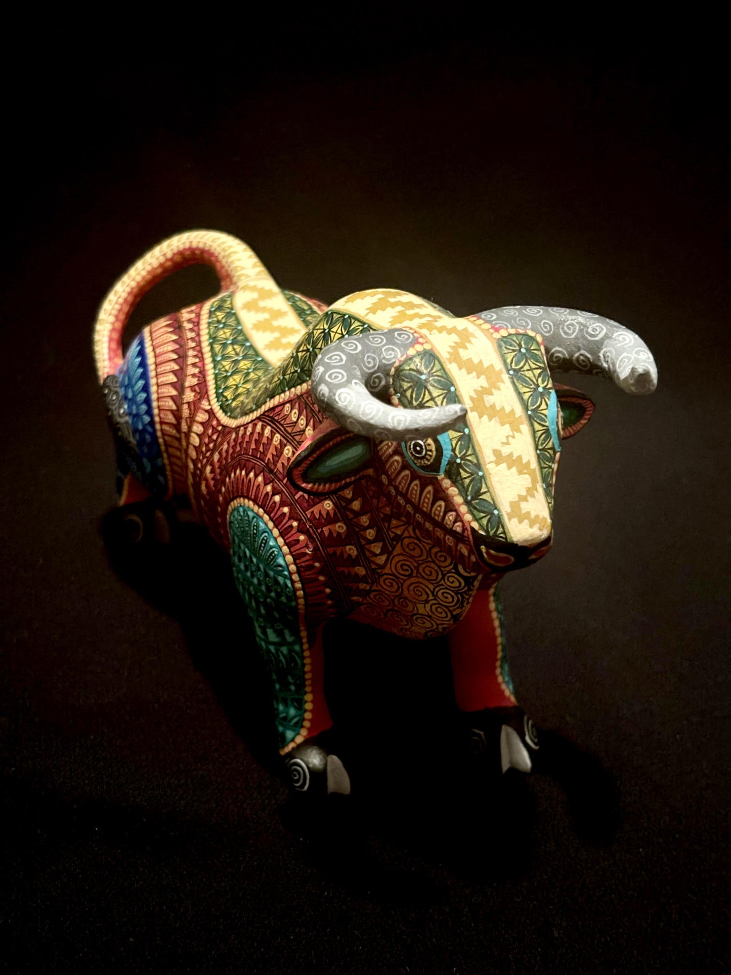 ALEBRIJE - Red and Blue Bull